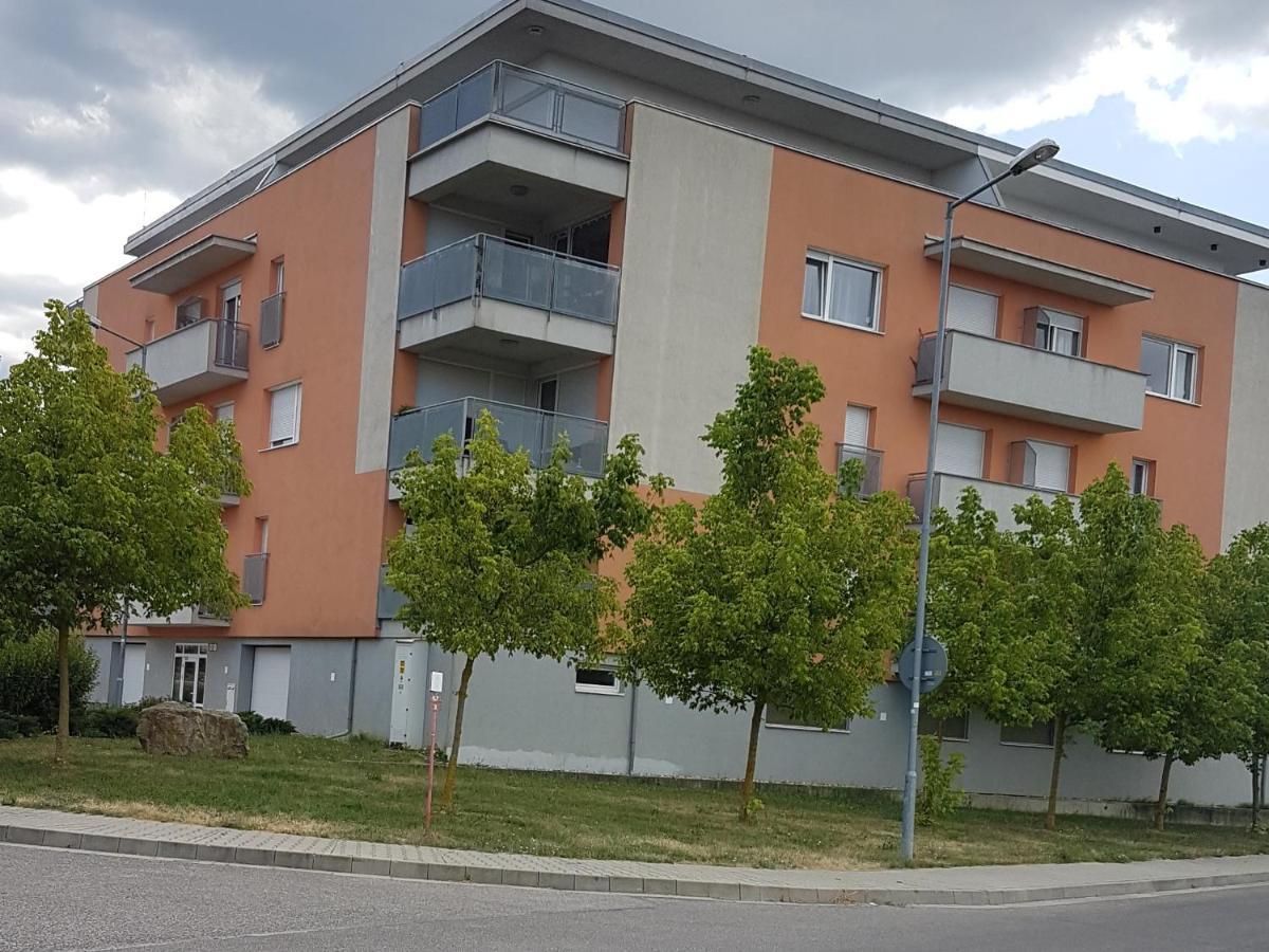 Apartman Zuzu Trenčín Екстериор снимка